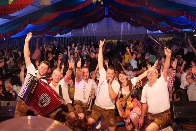 "Herz Ass" konnte sich immer auf einen treuen Fanclub verlassen. Der Abschied am 29. November im Zwettlerhof in Zwettl wird emotional. | Foto: Herz Ass