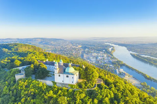 Ein Rechtsstreit macht das Gelände um die Leopoldskirche aktuell für die Öffentlichkeit unzugänglich. (Archiv) | Foto: Franz Pritz / picturedesk.com