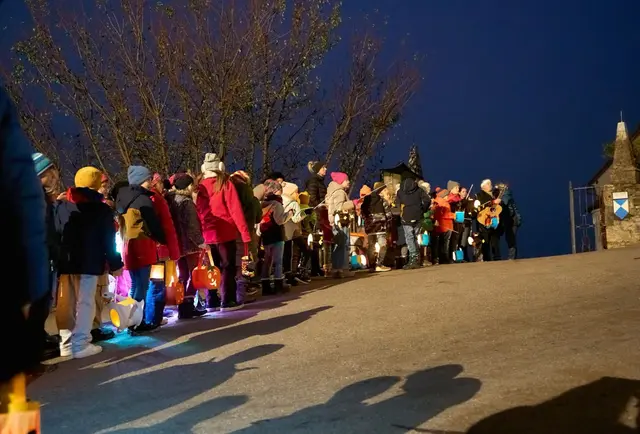 Die Laterne ist laut Pfarrer Allmaier ein Symbol für die Liebe des Heiligen Martin. | Foto: Regina Stich