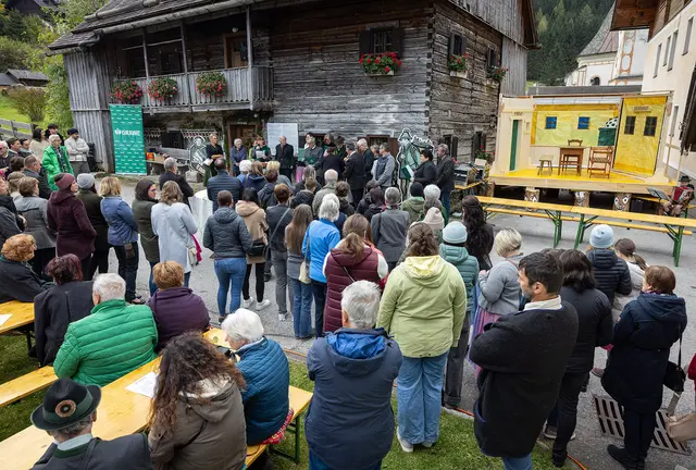 Bei der feierlichen Eröffnung war fast der gesamte Ort auf den Beinen. | Foto: Harald Steiner