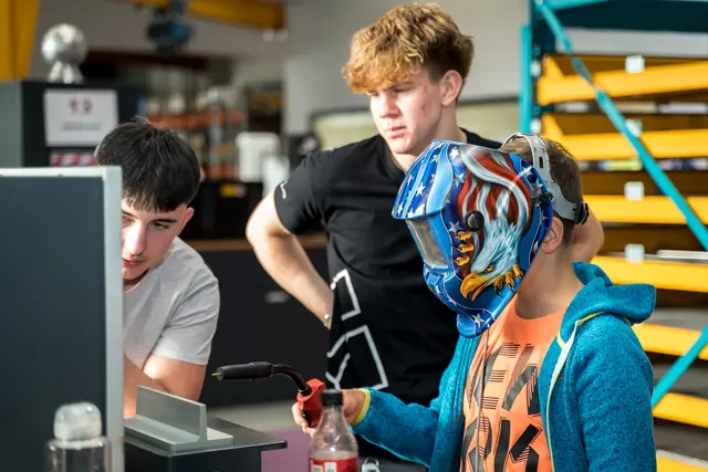 Lehrlingstag bei Welser Profile: Die verschiedenen Ausbildungsmöglichkeiten standen in Gresten im Fokus. | Foto: Welser Profile GmbH