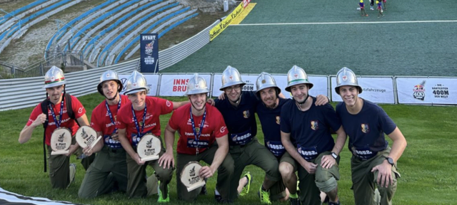 Die Volderer Feuerwehrkameraden meistern die steilen 140 Höhenmeter des Red Bull 400 am Bergisel. | Foto: FF Volders