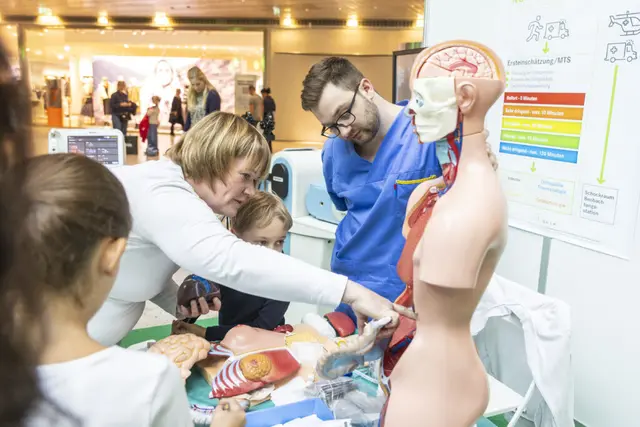 Ziel der Veranstaltung: der Öffentlichkeit – insbesondere jungen Menschen, Angehörigen und Interessierten – ein greifbares Bild von der modernen Pflege zu vermitteln. | Foto: Gesundheitsnetzwerk