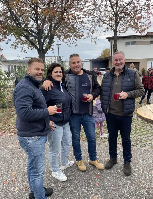 V. l.: Bürgermeister Thomas Prihoda, Kerstin Prihoda, Gemeinderat Christian Mahringer aus Feldkirchen und EU-Abgeordneter Roman Haider. | Foto: FPÖ UU