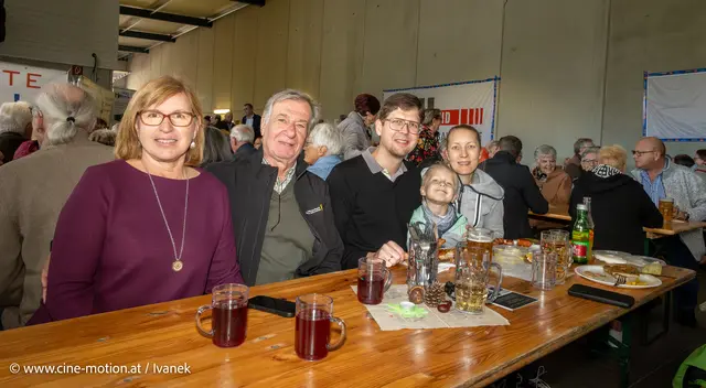 Johann Prendl mit Mathias Past und Gattinnen (vlnr). | Foto: www.cine-motion.at / Ivanek