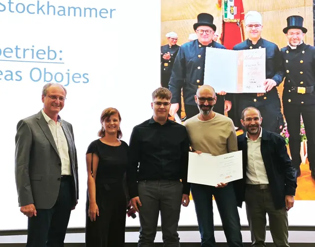 Ehrenrauchfangkehrer Franz Hemetsberger, Innungsausschussmitglied Maria Mühlbachler, Paul Stockhammer, Andreas Obojes, Landesinnungsmeister Gerhard Hofer (v. l.) | Foto: WKOÖ