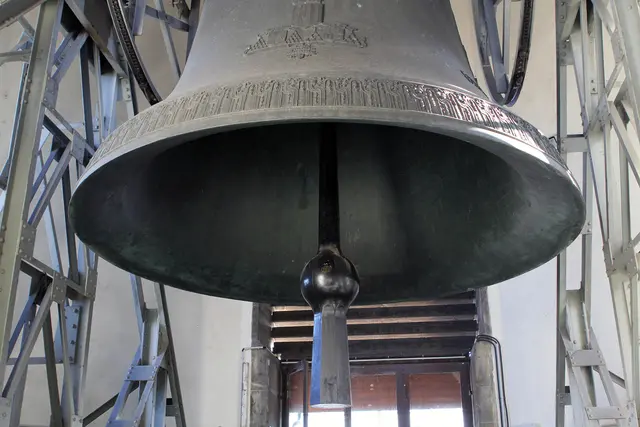 Die größte Glocke des Landes befindet sich mit der Pummerin im Wiener Stephansdom. 