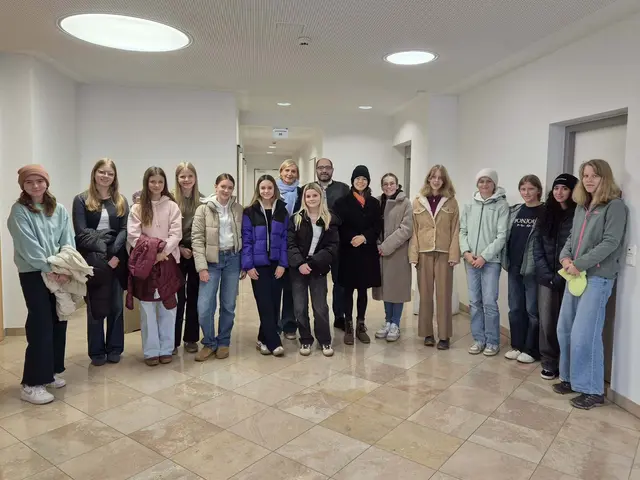 Im Rahme der Aktion »Girls in Politics« erhielten heute Schülerinnen der Mittelschulen Golling die Gelegenheit, die Gemeindepolitik und -verwaltung hautnah zu erleben.  | Foto: SPÖ Golling