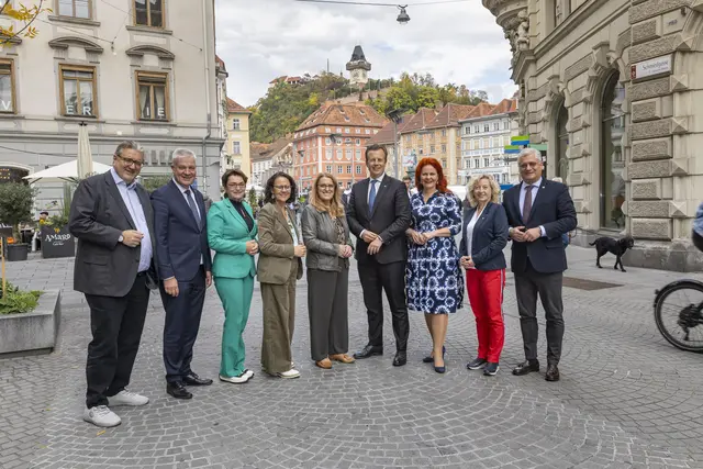 Österreichs Gesundheitslandesrätinnen und -räte tagten in Graz: Peter Hacker (Wien), Anton Kasser (Niederösterreich), Beate Prettner (Kärnten), Daniela Gutschi (Salzburg), Ulrike Königsberger-Ludwig (Staatssekretärin), Karlheinz Kornhäusl (Steiermark), Cornelia Hagele (Tirol), Christiane Teschl-Hofmeister (Niederösterreich), Martin Antauer (Niederösterreich) (v.l.) | Foto: Land Steiermark/Binder