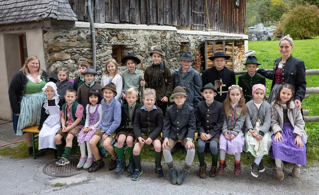 Die Volksschulkinder St. Nikolai stellten das Leben des Findelkinds Hans Posch mit Texten, Musik, Gesang und Tanz dar. | Foto: Harald Steiner