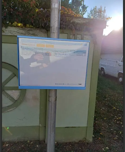 Neue, gut lesbare Fahrpläne hängen nun an den Haltestellen in Nikitsch aus. | Foto: VBB