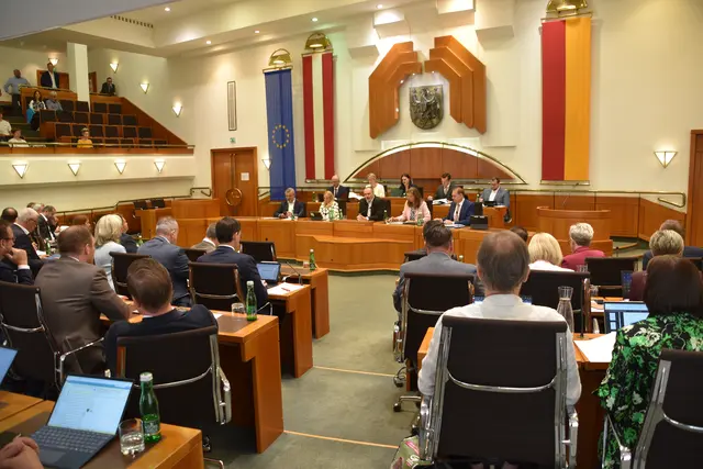 Eine wahre "Mammut-Sitzung" steht dem Landtag im Burgenland am Donnerstag bevor.  | Foto: Stefan Schneider