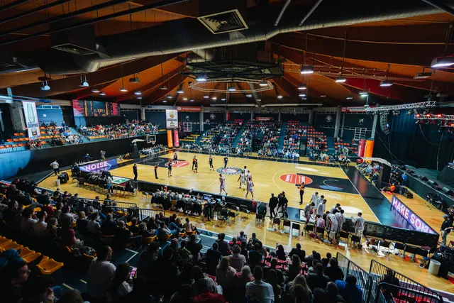 Die Slowenen wurden im Hallmann Dome empfangen. | Foto: CrownCapture - LeSteve