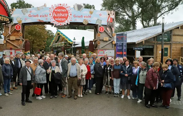 Über 100 Pensionistinnen und Pensionisten aus dem Bezirk Oberpullendorf besuchten die Wiener Kaiser Wiesn im Prater. | Foto: Franz Seckel