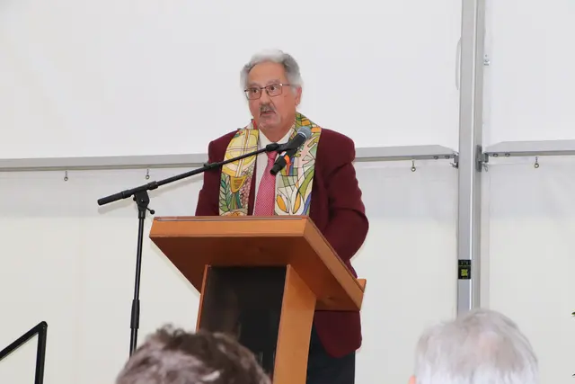 Am Ende des offiziellen Teils der Eröffnung wurde der Um- und Zubau gesegnet. | Foto: Tanja Handlfinger