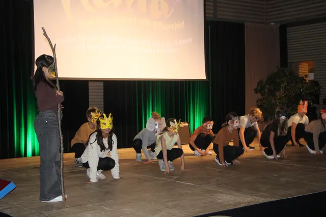 Die Tanzschule der Volksschule Weiz mimte Tiere auf der Bühne nach. | Foto: Josef Hofmüller
