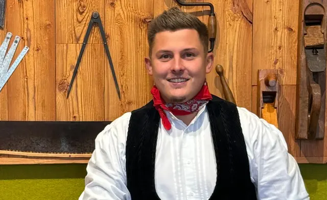 Philipp Primetzhofer ist neuer Buchner-Lehrlingscoach – mit seinen Erfolgen als Landessieger, Bundessieger und Holzbaumeister ist er ein besonderes Vorbild für die Lehrlinge.  | Foto: Buchner