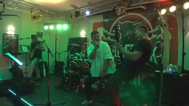 "Wolfpack" rockten im 5150 die Bühne. | Foto: Wolfpack