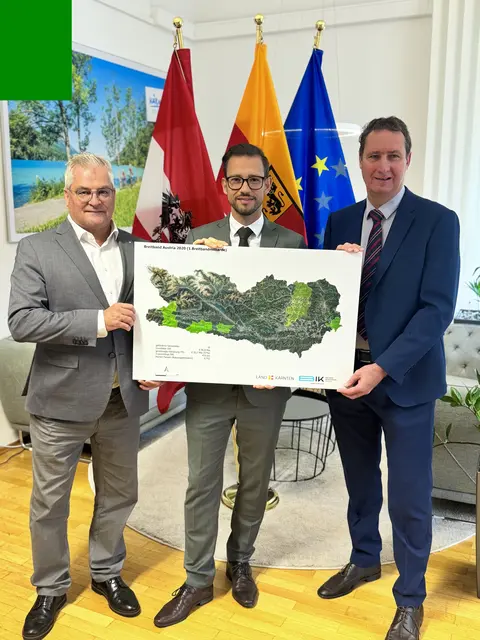 BIK-Geschäftsführer Peter Schark, Landesrat Sebastian Schuschnig, Kelag-Vorstand Reinhard Draxler | Foto: Büro Schuschnig