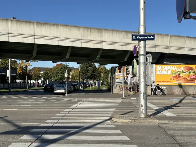 An der Kreuzung kommt es immer wieder zu brenzligen Situationen. Der tragische Unfall im September ereignete sich an diesem Schutzweg.  | Foto: Matthias Pandrea/MeinBezirk