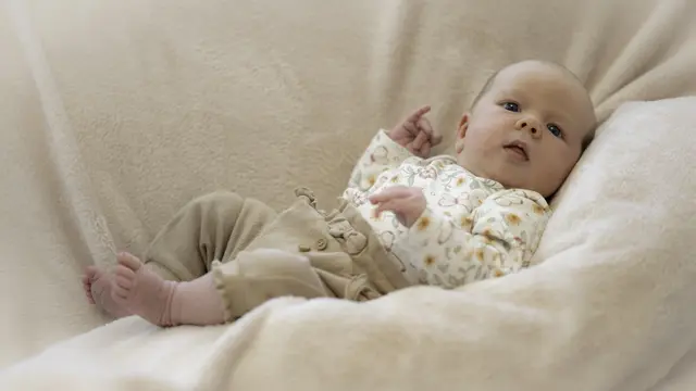 Name: Marie
Geburtsdatum: 18.07.2025
Gewicht: 3.690 g
Größe: 51cm
Eltern: Martha und Stefan Prutsch aus Naas | Foto: Kurt Elmleitner