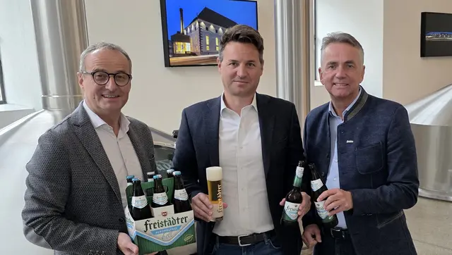 Von links: Verkaufsleiter Josef Horner, Geschäftsführer Paul Steininger und Braumeister Johannes Leitner. | Foto: Freistädter Bier