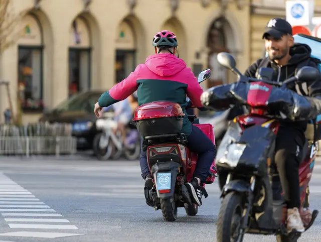 Die Reform der Straßenverkehrsordnung bringt umfangreiche Änderungen mit sich. Vor allem für E-Mopedfahrer ändert sich die Lage völlig.  | Foto: Tobias Steinmaurer / picturedesk.com