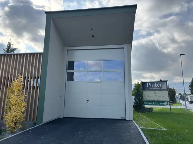 Die große sicht- und wettergeschützte Betriebszufahrt | Foto: MeinBezirk/Katrin Löschnig