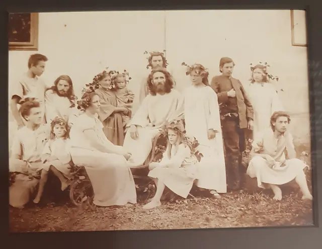 Elitärer Zirkel um Diefenbach
