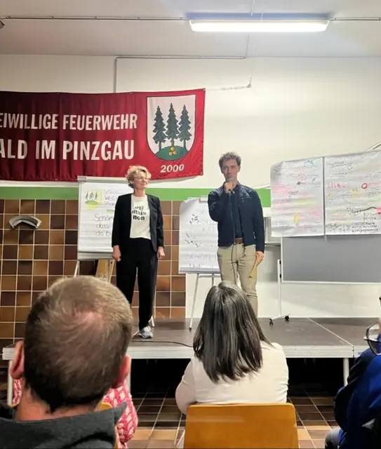 Diana Schmiderer und Christian Haselsberger führten durch das Programm | Foto: Gerhard Obwaller