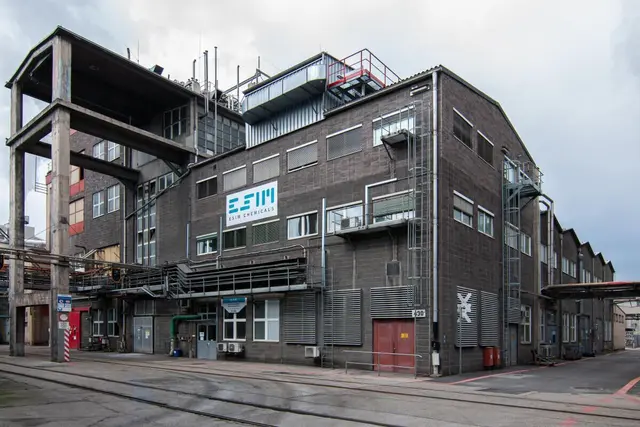 Gestern musste das Linzer Chemieunternehmen ESIM Konkurs anmelden. Rund 118 Millionen Euro Schulden machten diesen Schritt notwendig. Rund 300 Mitarbeitende zittern jetzt um ihre Jobs. | Foto: ESIM Chemicals