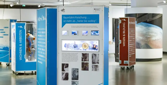 Mit der neuen Wanderausstellung „ALL.TÄGLICH!“ macht das Haus der Natur Salzburg erlebbar, wie Forschung im All unser Leben auf der Erde verändert. Die neue Sonderausstellung ist ab 17. Oktober 2025 im Haus der Natur zu sehen.  | Foto: HdN/Wildbild