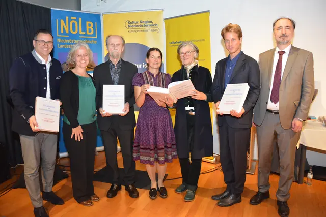 Harald Froschauer, Geschäftsführer der Volkskultur Niederösterreich, Eva Buchberger, Böhlau Verlag, Bernhard Gamsjäger, Irene Egger, Österreichisches Volksliedwerk, Dorli Draxler, Marko Kölbl und Ulrich Morgenstern, Institut für Volksmusikforschung und Ethnomusikologie bei der Präsentation des neuen COMPA-Bandes in St. Pölten. | Foto: Volkskultur Niederösterreich