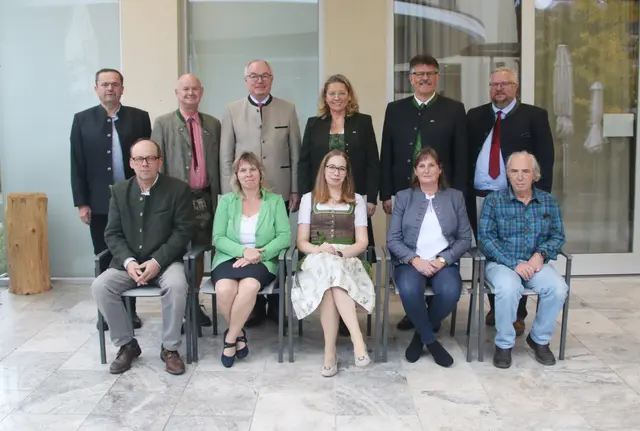 Ehrungen im Bezirk Lilienfeld:
10 Jahre: Astrid Brunner (St. Veit an der Gölsen)
25 Jahre: Josef Labenbacher (Hainfeld)
35 Jahre: Monika Rotteneder (Kleinzell), Erika Zöchling (Eschenau)
45 Jahre: Helfried Rettl (Traisen) | Foto: NÖ LAK