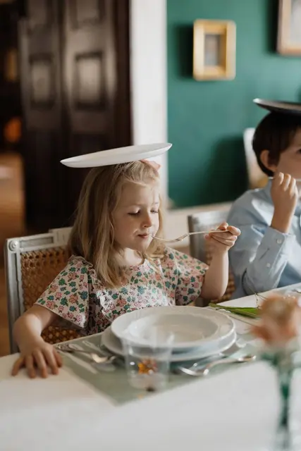 "Little Charm Academy": Kinder lernen Etikette. | Foto: Auersperg-Zakses