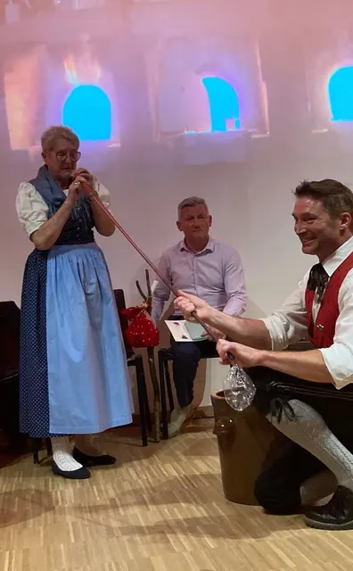 Mangels Brennofen wurde mit Plastikkübel geblasen | Foto: Viana