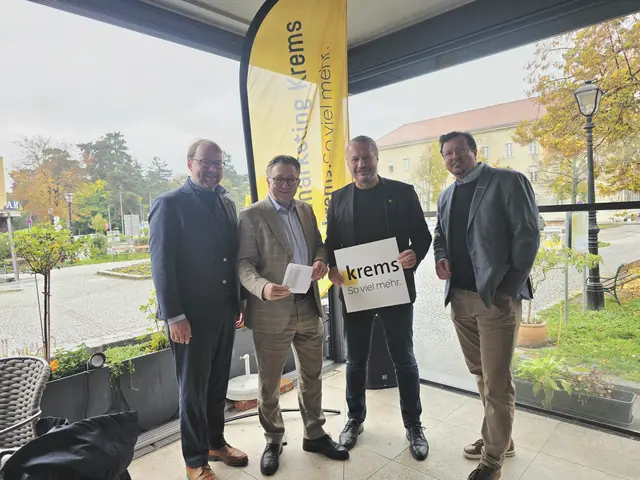 Vizebürgermeister Florian Kamleitner, Stadtmarketing-Leiter Horst Berger, Bürgermeister Peter Molnar, Holger Lang-Zmeck von der Wirtschaftskammer Krems | Foto: Würfl