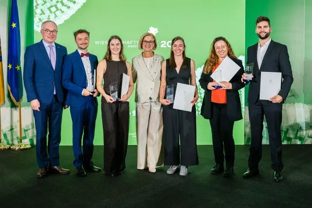 Alle Preisträgerinnen und Preisträger des Wissenschafts Zukunfts Preises gemeinsam mit Landeshauptfrau Johanna Mikl-Leitner und LH-Stellvertreter Stephan Pernkopf. | Foto: Klaus Ranger / Land NÖ