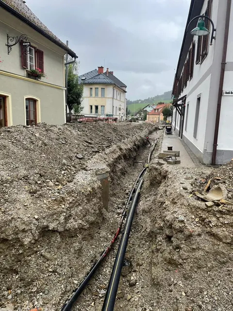 Die gesamte Ortsdurchfahrt von Spital wurde aufgegraben und neue Leitungen verlegt.  | Foto: Tavare