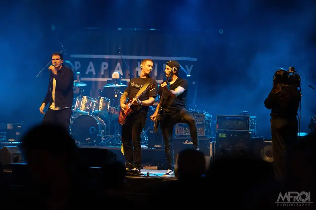 Die vier Jungs von Papa Willy auf der Bühne in Krieglach.  | Foto: MFroi