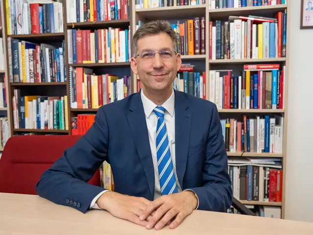 Bezirksvorsteher Markus Figl (ÖVP) ist erfreut über die kommende Verkehrsberuhigung. | Foto: Valentina Marinelic/MeinBezirk