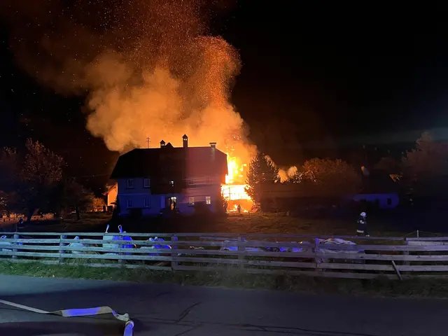Wie es zu dem Brand gekommen ist, sei noch unklar. | Foto: Freiwillige Feuerwehr Rennweg am Katschberg