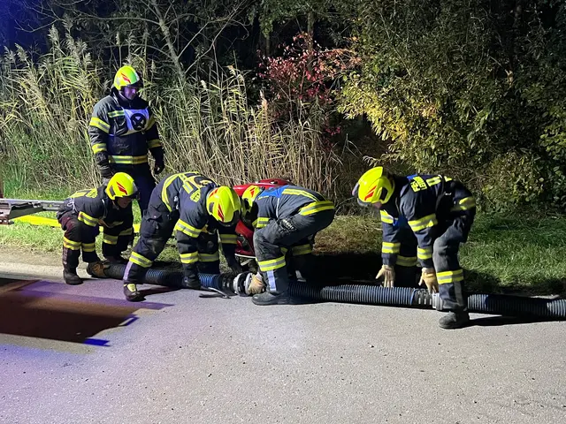 Die Feuerwehrmitglieder zeigten vollen Einsatz.  | Foto: Feuerwehr Leithaprodersdorf