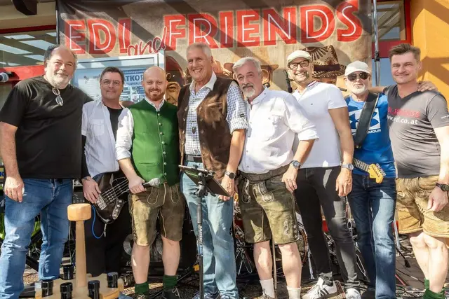 Das beliebte Wirtshaus-Team rund um Arsim und Albina Gjergji freute sich über zahlreiche Gäste beim Jubiläums-Frühschoppen. | Foto: Marktgemeinde Gratkorn/Gasser&amp;Gasser