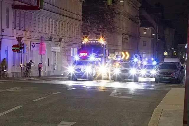 Der Schwertransport mit Begleitfahrzeugen | Foto: Felbermayr/Weickinger