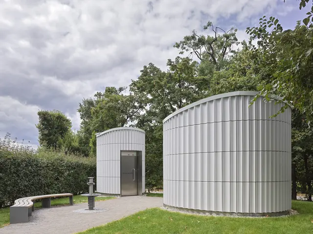 Der Betrieb der neuen Sanitäranlage erfolgt direkt durch die Burghauptmannschaft. Die Toiletten sollen für alle kostenlos bleiben.  | Foto: Mario Buda/Werk & Bild
