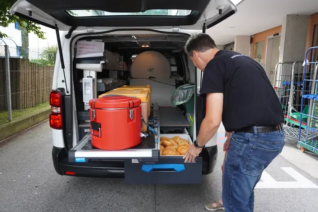Der Vinzibus bietet Obdachlosen Personen eine Möglichkeit auf eine warme Mahlzeit. | Foto: Alicia Martin Gomez