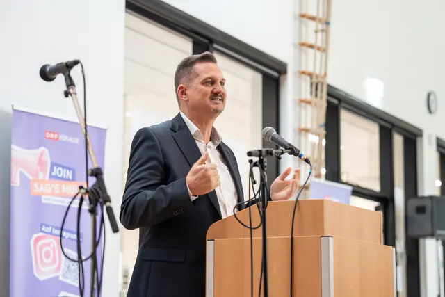 Favoriten ist ein Bezirk, in dem die Bildung eine große Rolle spielt. Umso wichtiger sei es deshalb, sanierungsbedürftige Schulen im Bezirk auszubauen. Das betont der Bezirksvorsteher Marcus Franz (SPÖ). | Foto: Valentina Marinelić/MeinBezirk