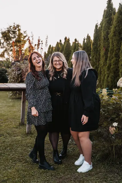 Nach 15 Jahren in der JVP St. Veit übergibt Michaela Lorber (Mitte) an ihre Nachfolgerinnen. | Foto: Michaela Lorber Photography & Design