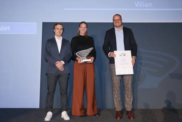 Sieger Kleinbetriebe Wien: dieUmsetzer GmbH - PSA Head of Sales (.l) mit den beiden Geschäftsführenden Gesellschaftern Cornelia Steven und Matthias Prammer.  | Foto: Günther Peroutka